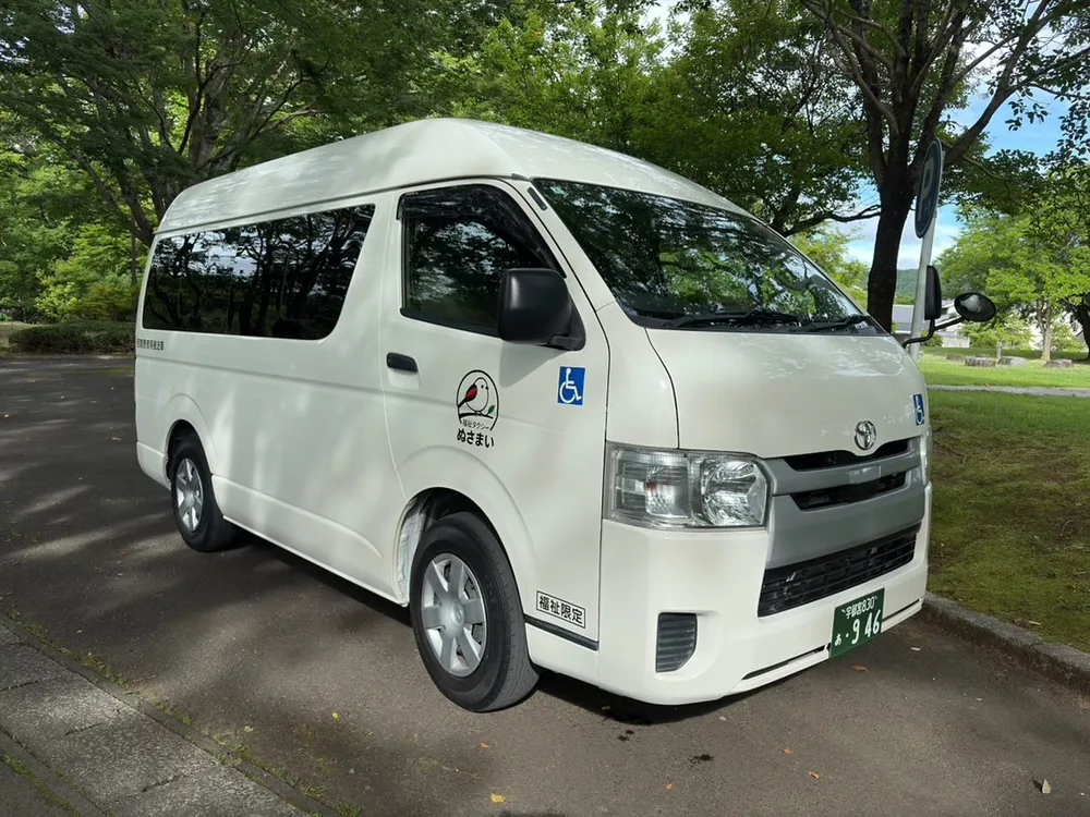 福祉タクシーぬさまいの搬送車両（外観）